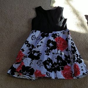Cute floral dress black and red size 7